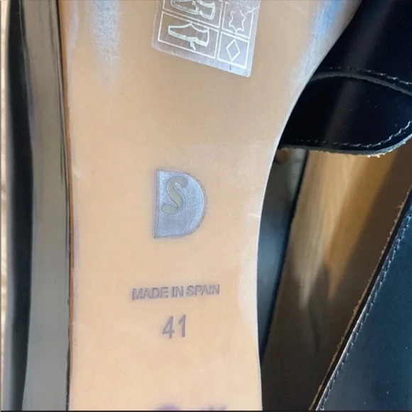 Deux Souliers Black Stitch Platform Loafers Size 41
Approx 1.5” platform - Picture 6 of 7